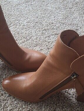 SILENT D Women's Tan Leather Zip Ankle Booties SIZE 8